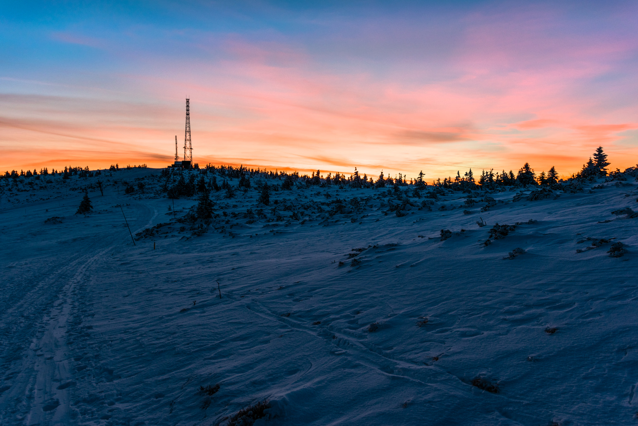 Nikon D5300 + Sigma 18-35mm F1.8 DC HSM Art sample photo. Radio tower sunset photography