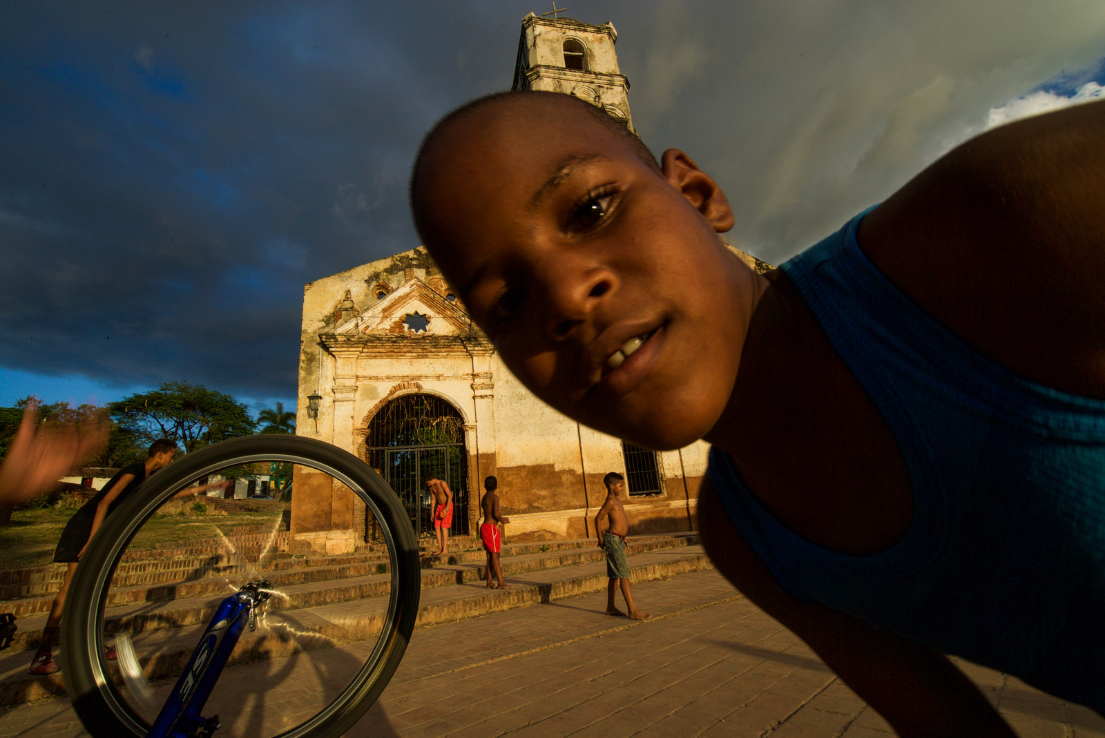 Sony a7S + Sony Vario-Tessar T* FE 16-35mm F4 ZA OSS sample photo. Fun for kids photography
