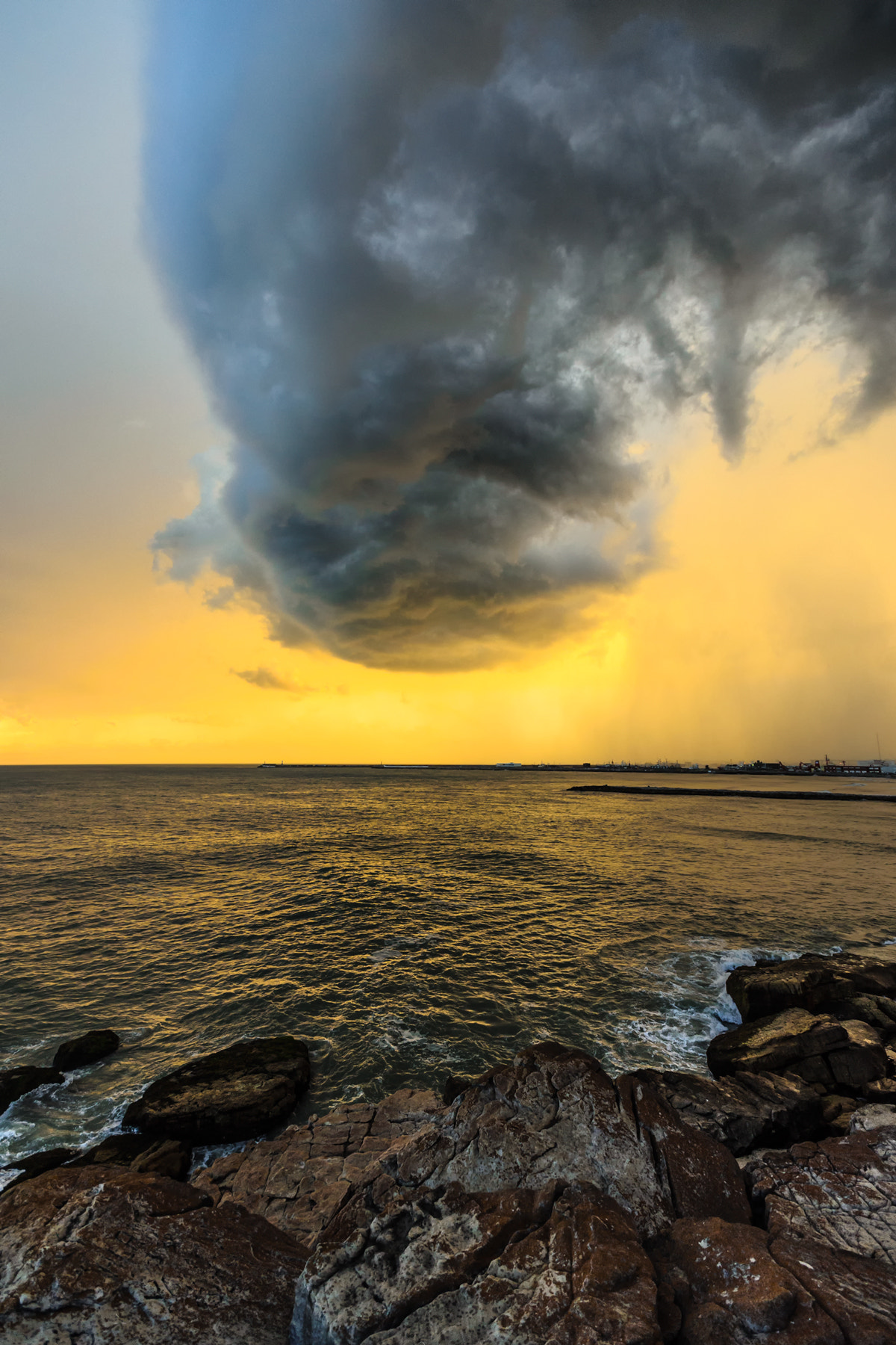Sigma 10-20mm F4-5.6 EX DC HSM sample photo. The fist of god photography