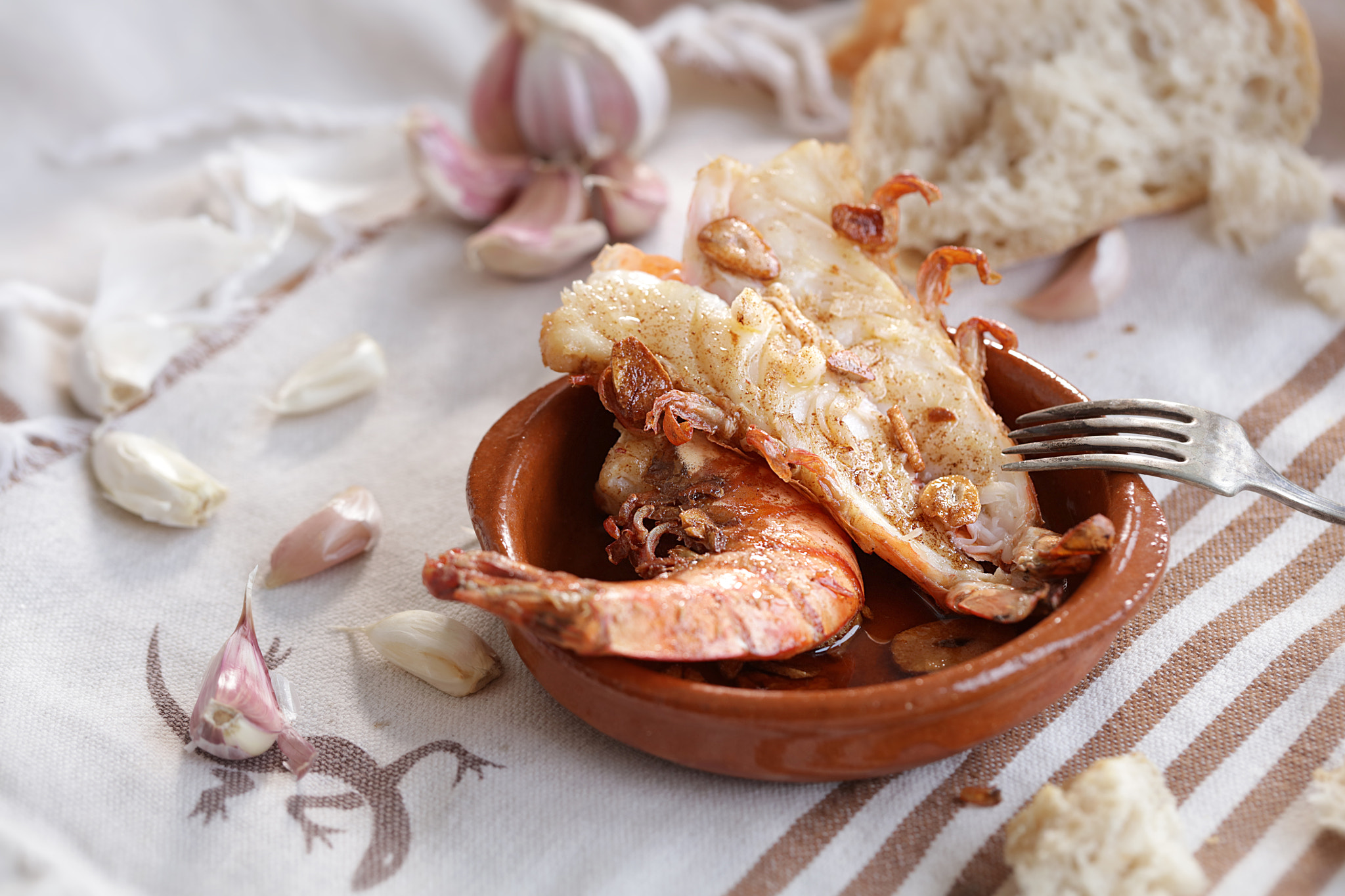 Canon EOS 5DS sample photo. Spanish style garlic prawns photography