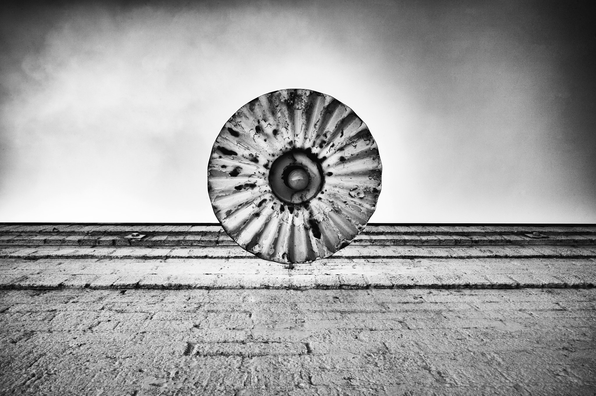 Canon EOS 5D + Tamron AF 19-35mm f/3.5-4.5 sample photo. Old street lamp photography