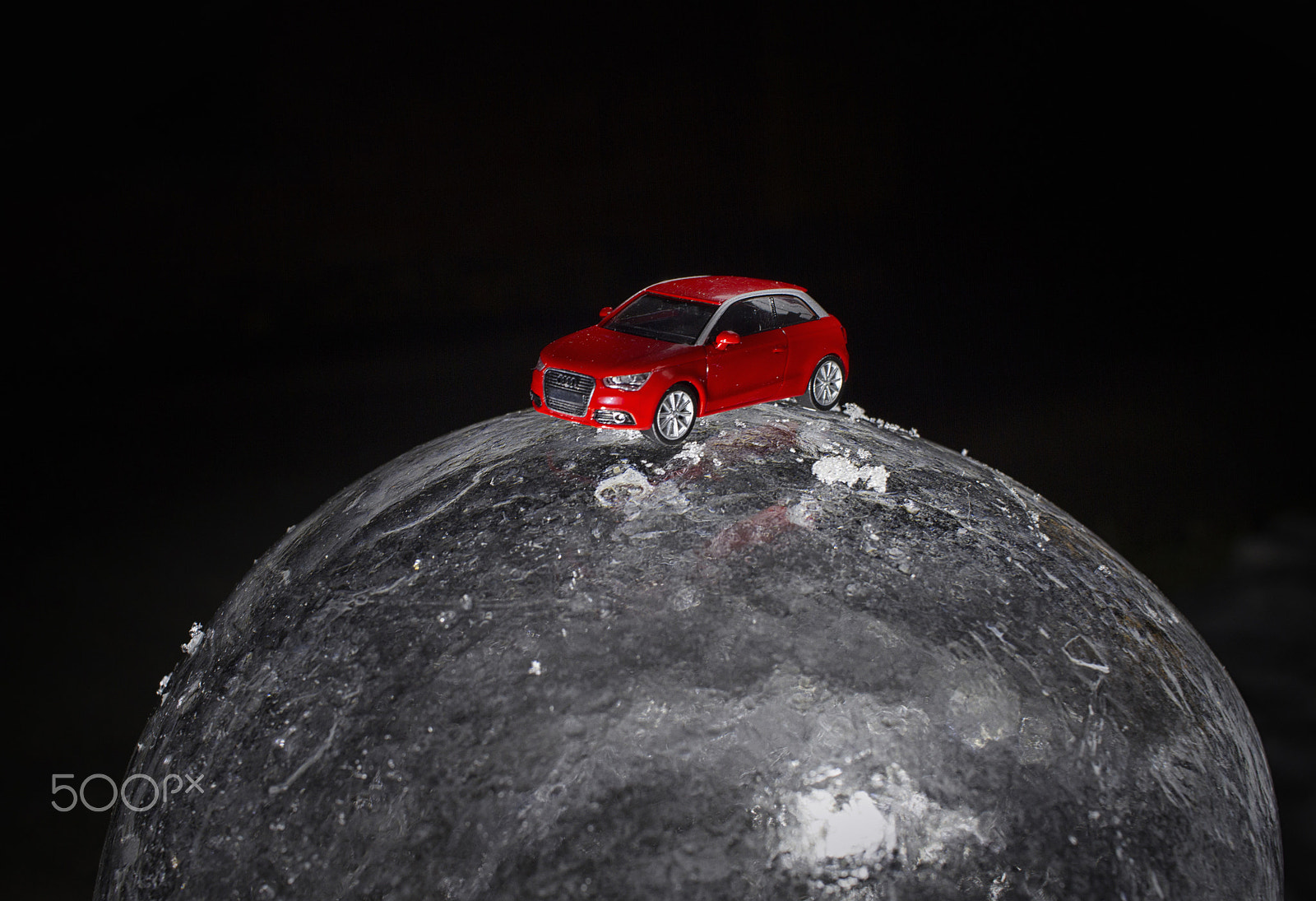 Canon EOS 7D + Canon EF-S 24mm F2.8 STM sample photo. Around the ice globe photography
