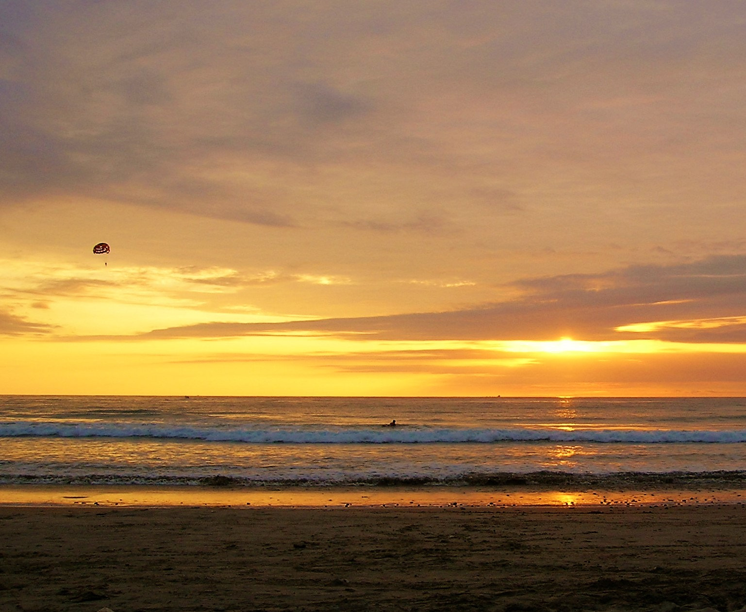 Nikon E4600 sample photo. Deporte al atardecer montañitas ecuador photography