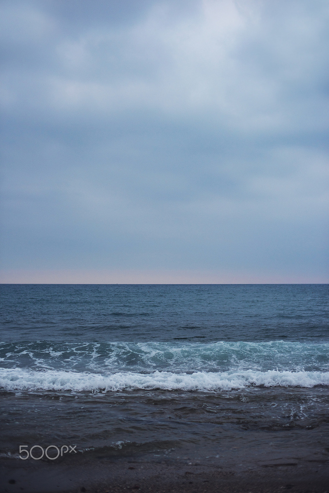 Nikon D810 + Nikon AF Nikkor 50mm F1.4D sample photo. Sea and sky photography