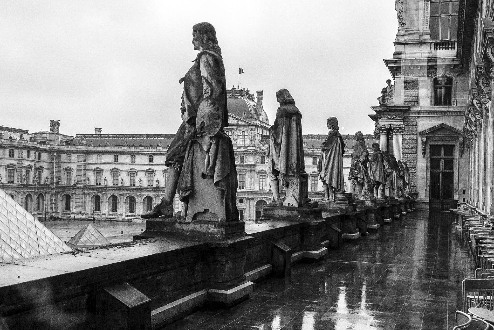 Canon EF 28-135mm F3.5-5.6 IS USM sample photo. Louvre photography