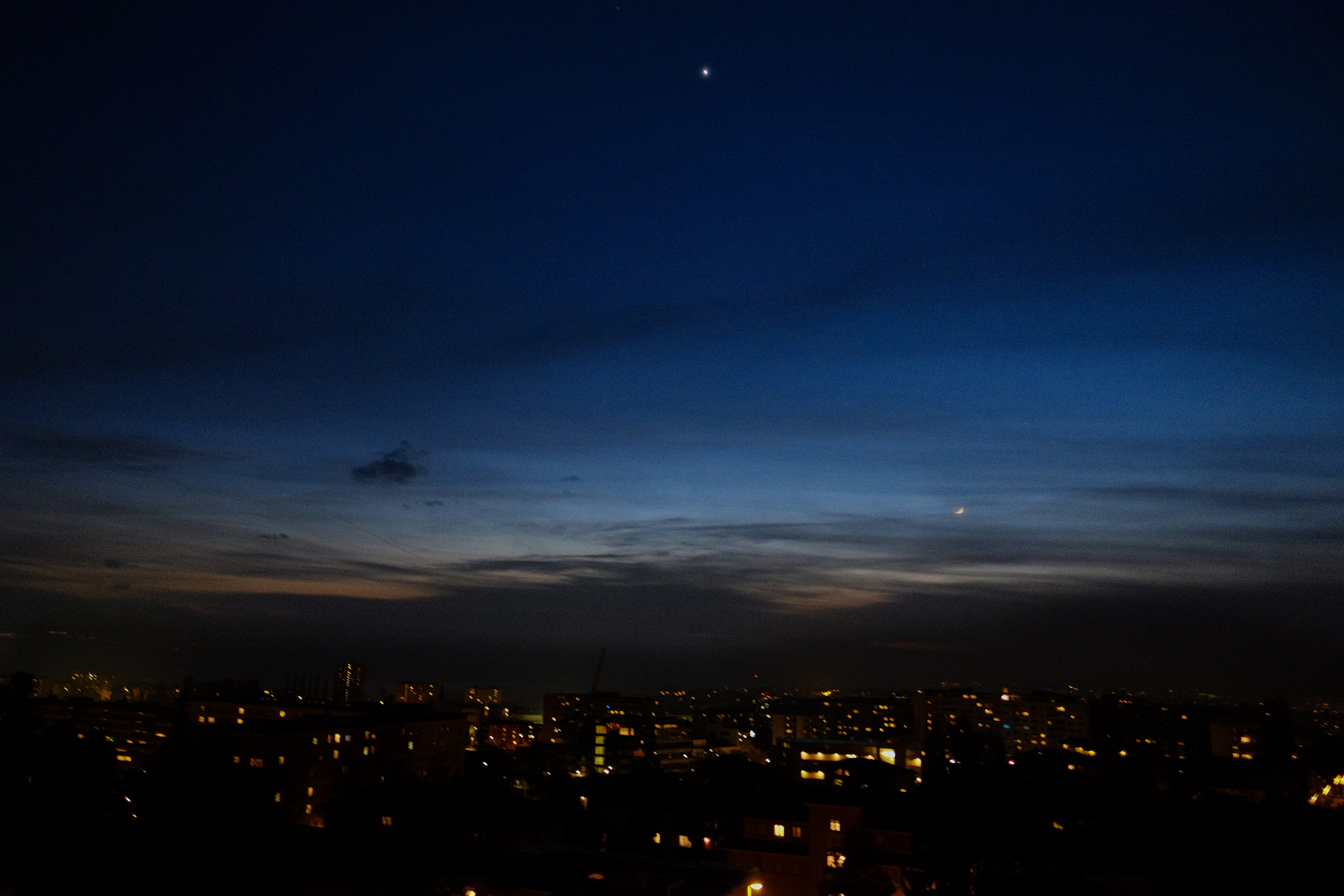 Fujifilm X-T10 + Fujifilm XF 16mm F1.4 R WR sample photo. The blue hour photography