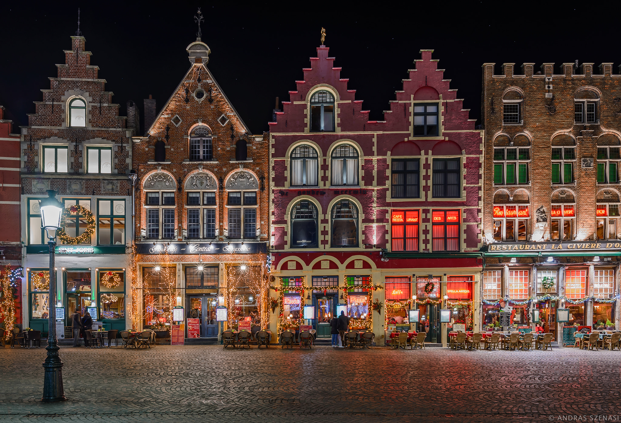 Nikon D610 + Nikon AF-S Nikkor 28mm F1.8G sample photo. Grote markt at christmas photography