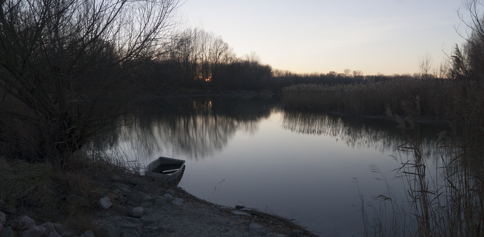 Tokina AT-X Pro 12-24mm F4 (IF) DX sample photo. Twilight on the river i. photography