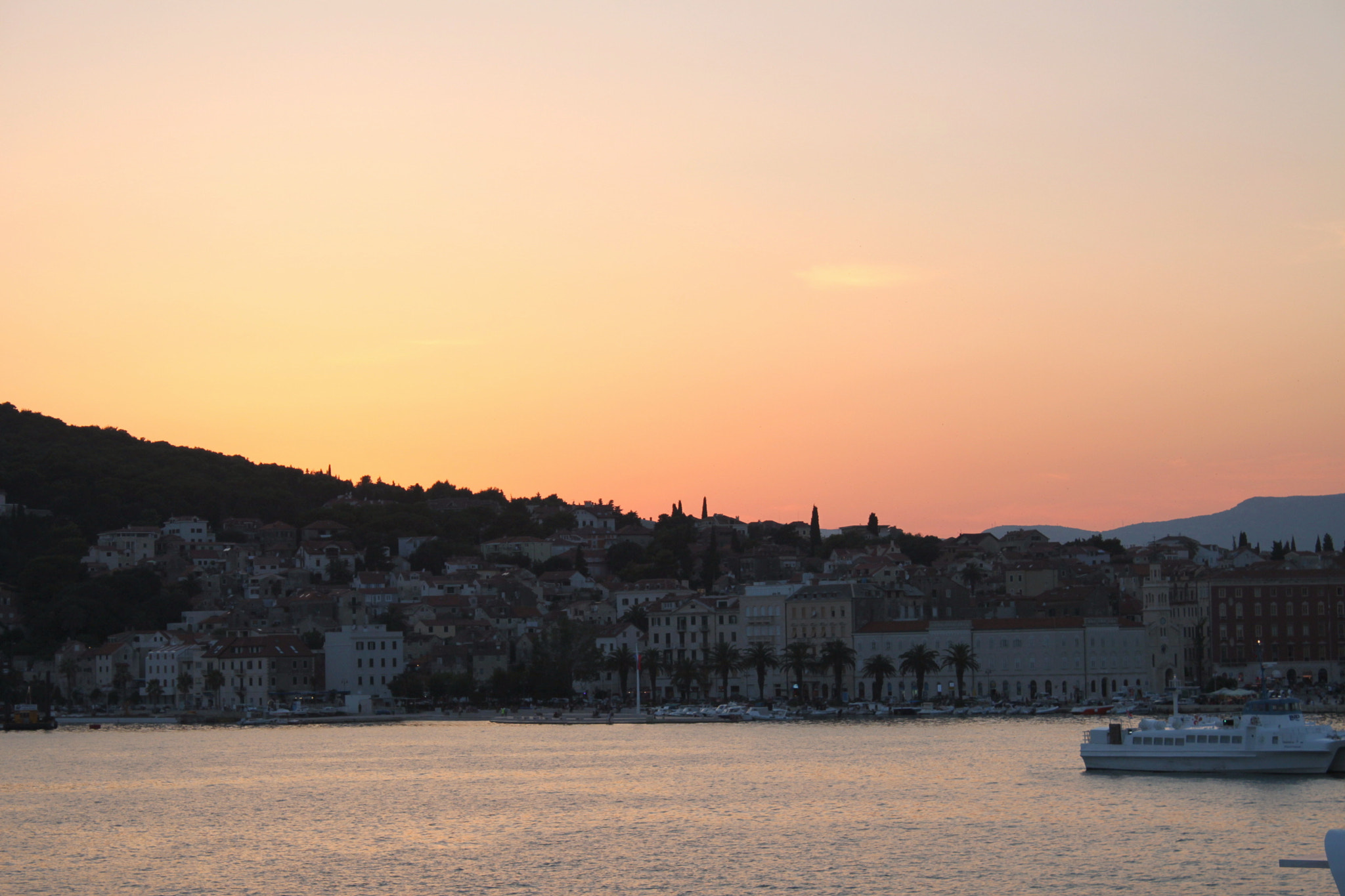 Canon EOS 500D (EOS Rebel T1i / EOS Kiss X3) sample photo. Orange skies photography