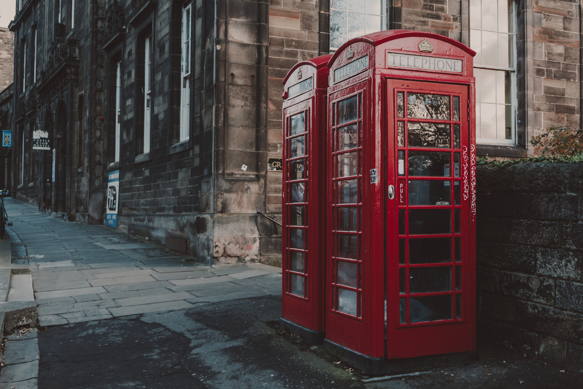 Canon EOS 650D (EOS Rebel T4i / EOS Kiss X6i) sample photo. English phone box | edinburgh photography
