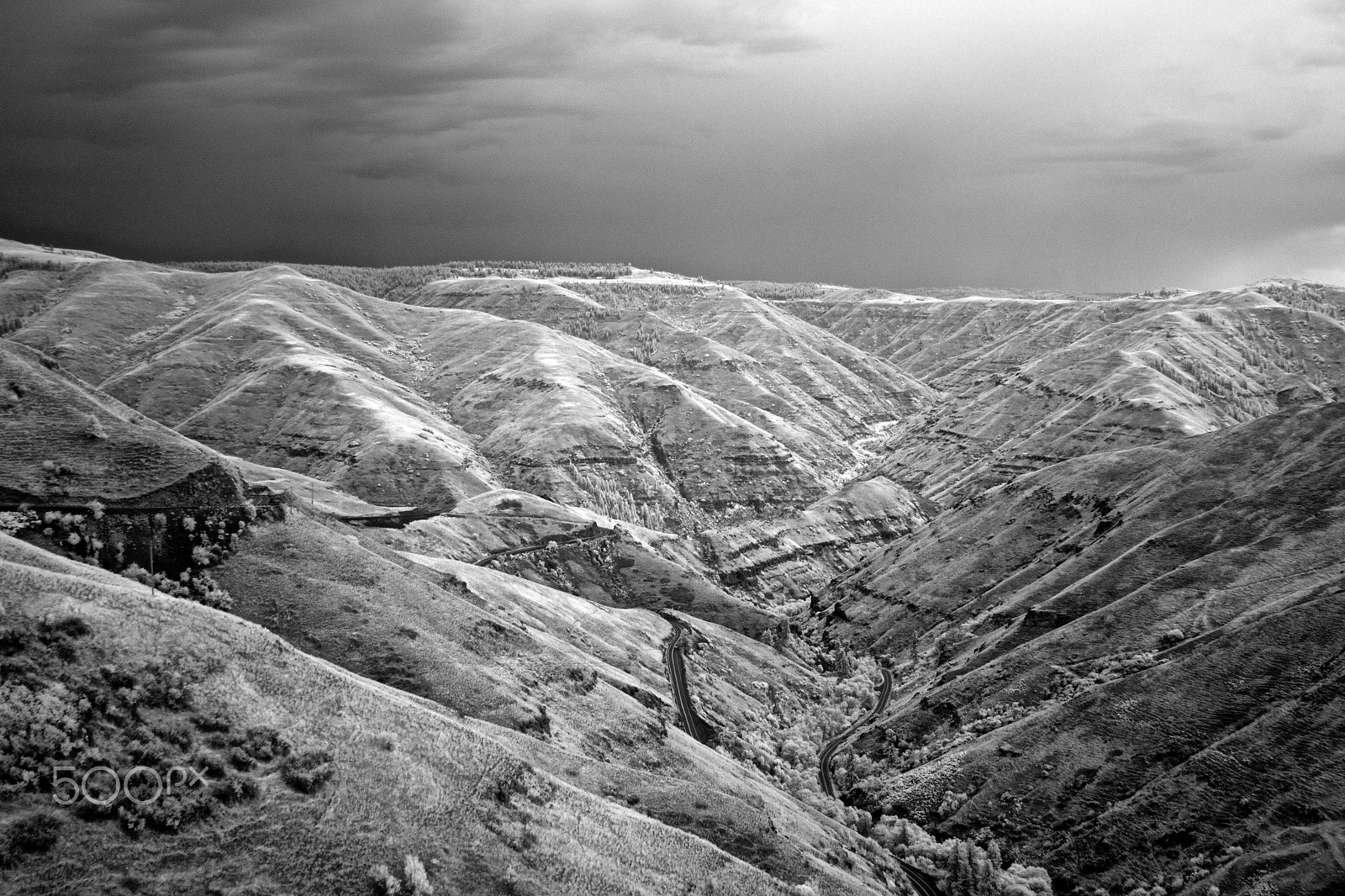 Canon EF 28-135mm F3.5-5.6 IS USM sample photo. The valley photography