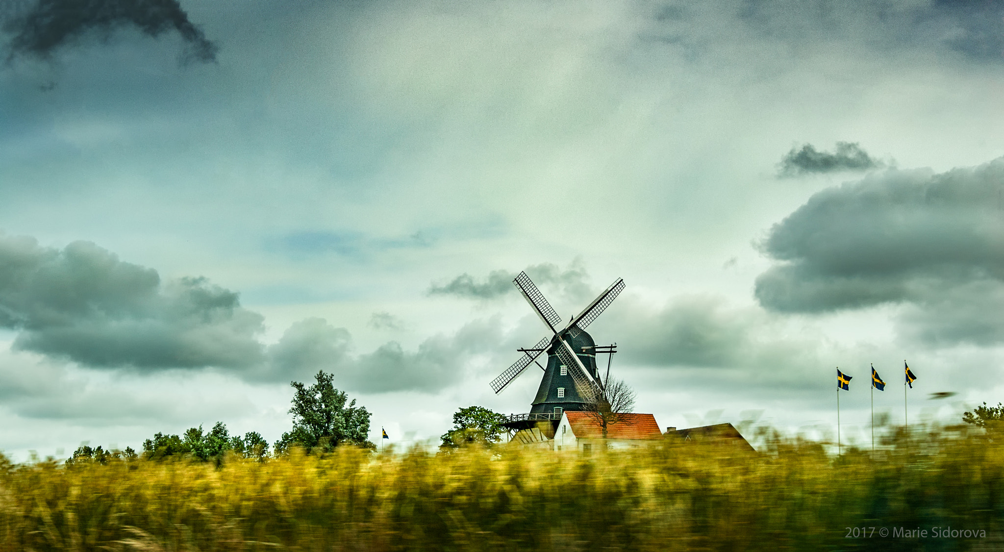 Nikon AF Nikkor 24-85mm F2.8-4D IF sample photo. Old windmill photography