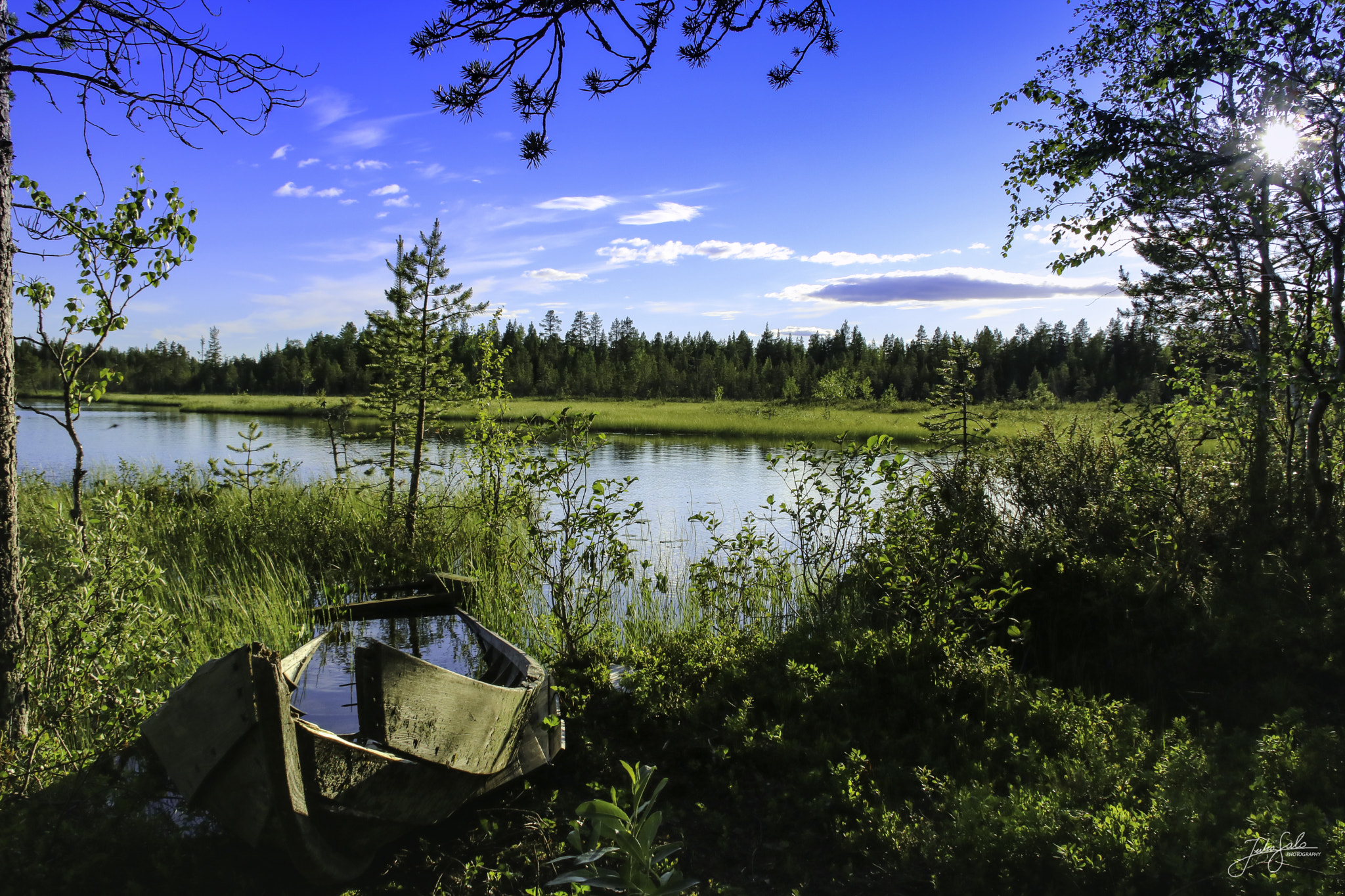 Canon EOS 760D (EOS Rebel T6s / EOS 8000D) + Canon EF 75-300mm F4.0-5.6 IS USM sample photo. Summer landscape on a lake in lapland. photography