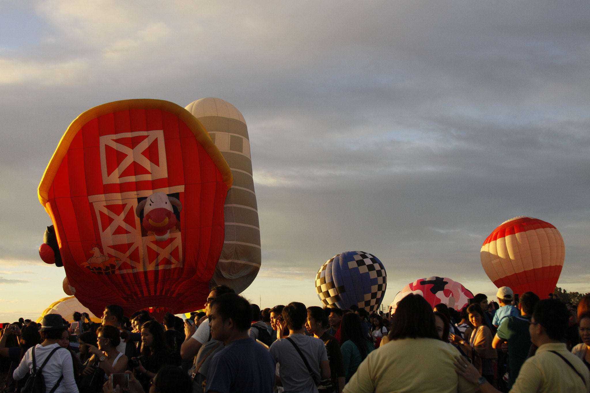 Canon EF 28-135mm F3.5-5.6 IS USM sample photo. Hot air balloon fest photography