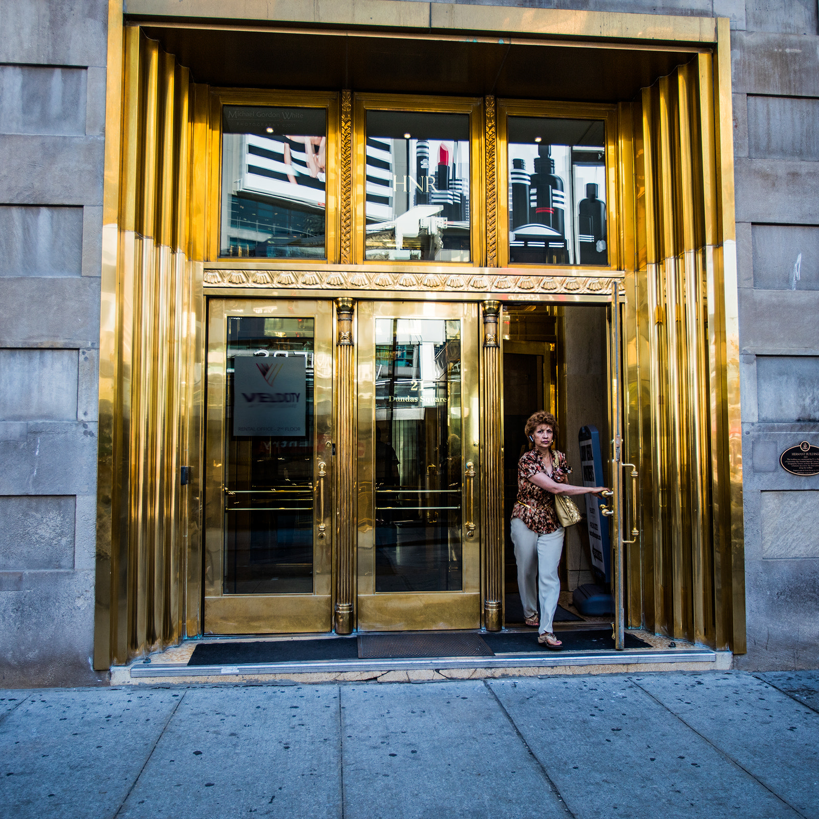 Canon EF 16-35mm F2.8L USM sample photo. Door photography