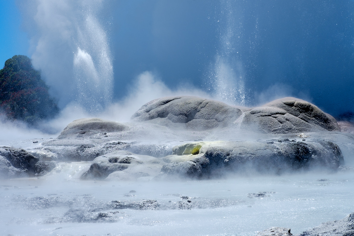 Fujifilm X-E2 + Fujifilm XF 60mm F2.4 R Macro sample photo. Pōhutu geyser photography