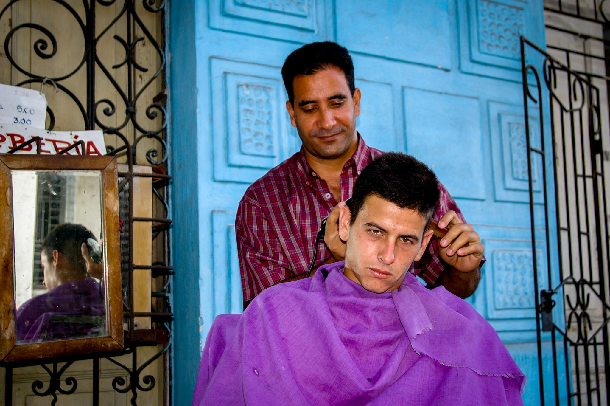 Pentax K100D Super sample photo. Coiffeur de pinar del rio (cuba) photography