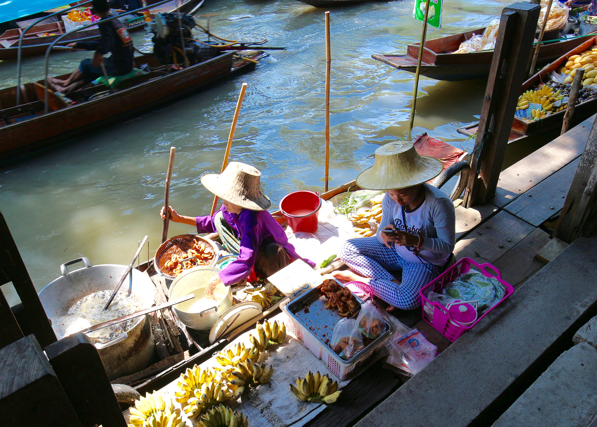 Canon EF 16-35mm F4L IS USM sample photo. Floating market - thailand photography