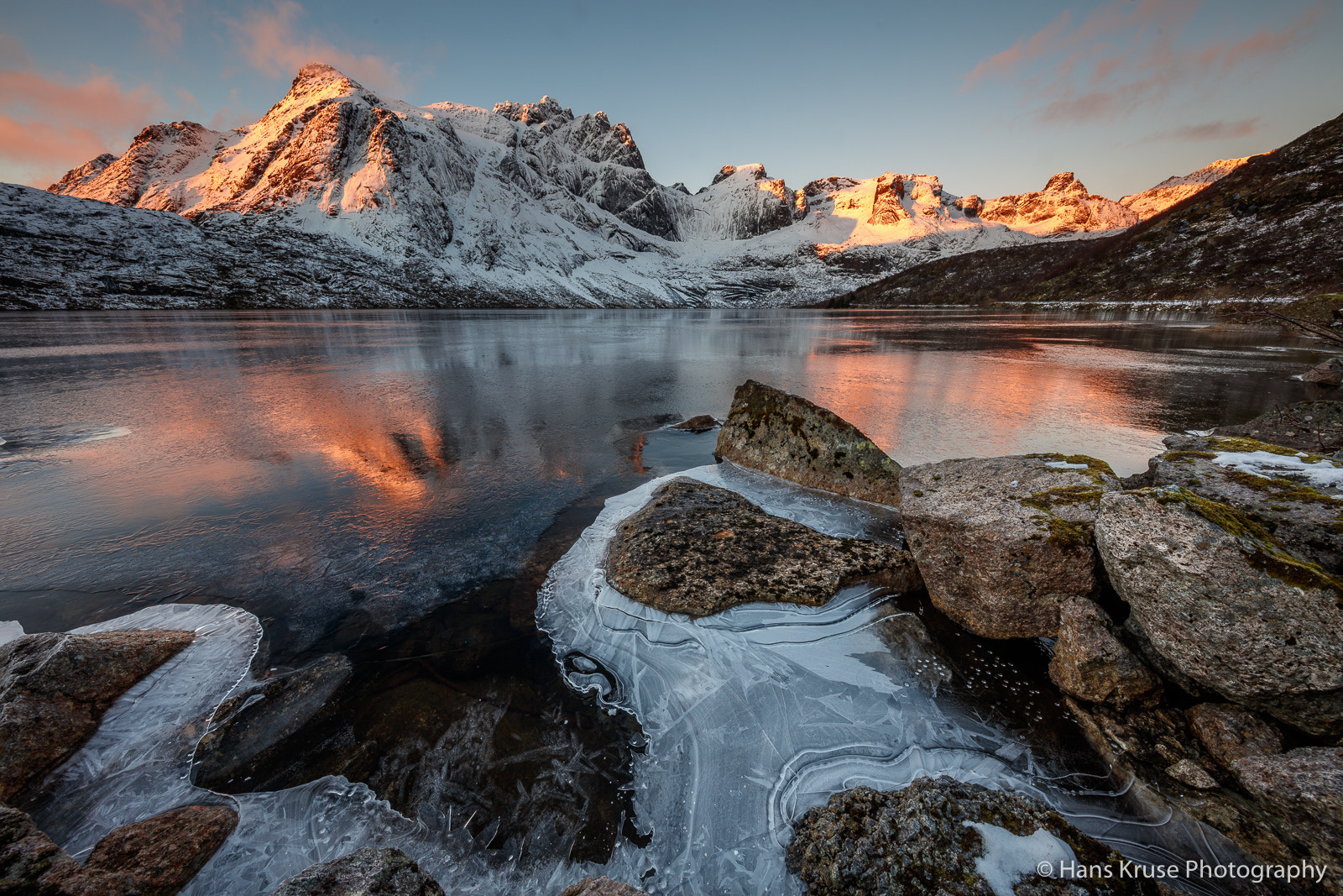 Canon EF 11-24mm F4L USM sample photo. Morning light at the lake photography