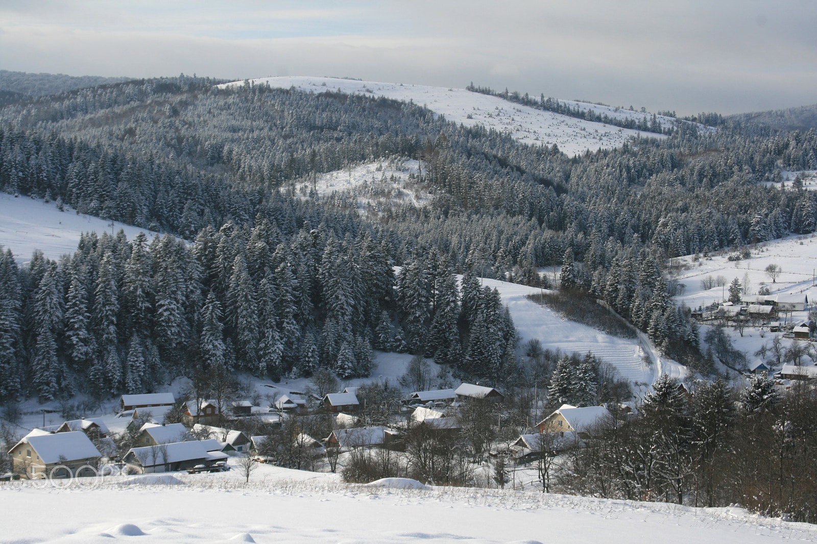 Canon EOS 400D (EOS Digital Rebel XTi / EOS Kiss Digital X) + Canon EF 28-105mm F4.0-5.6 USM sample photo. Winter in carpathians photography