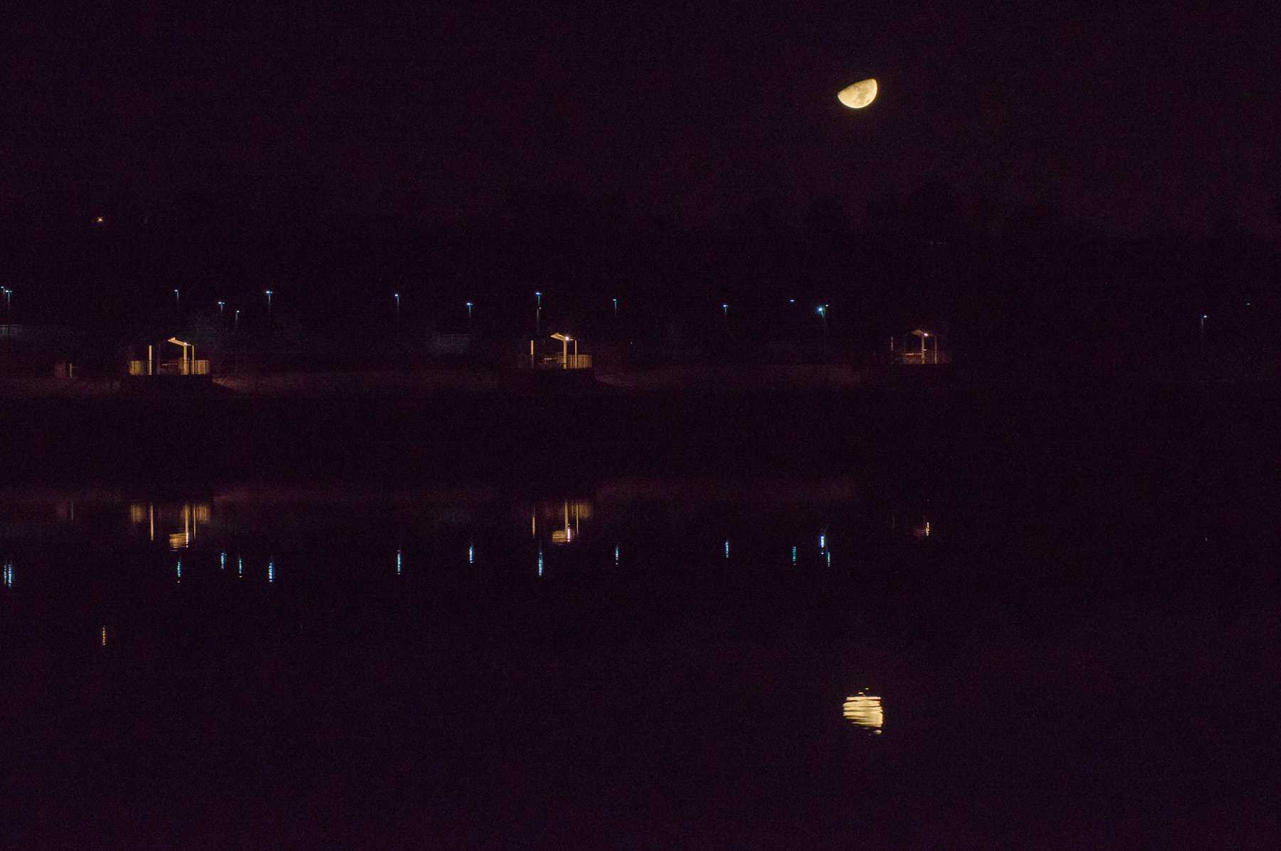 Sony 75-300mm F4.5-5.6 sample photo. Moon lake photography