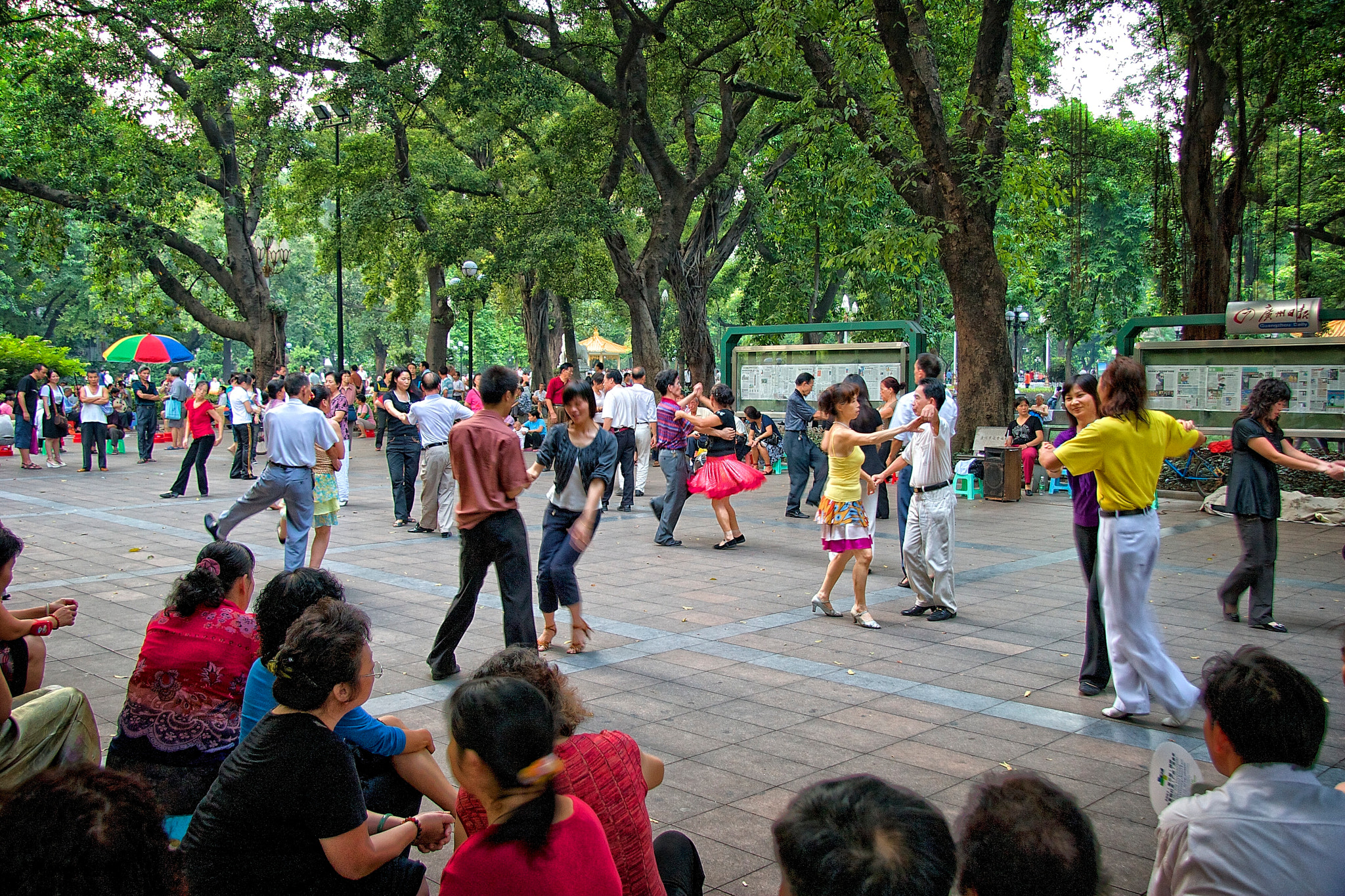 Canon EOS 30D + Canon EF-S 17-85mm F4-5.6 IS USM sample photo. Dancing in the park, guangzhou, china photography