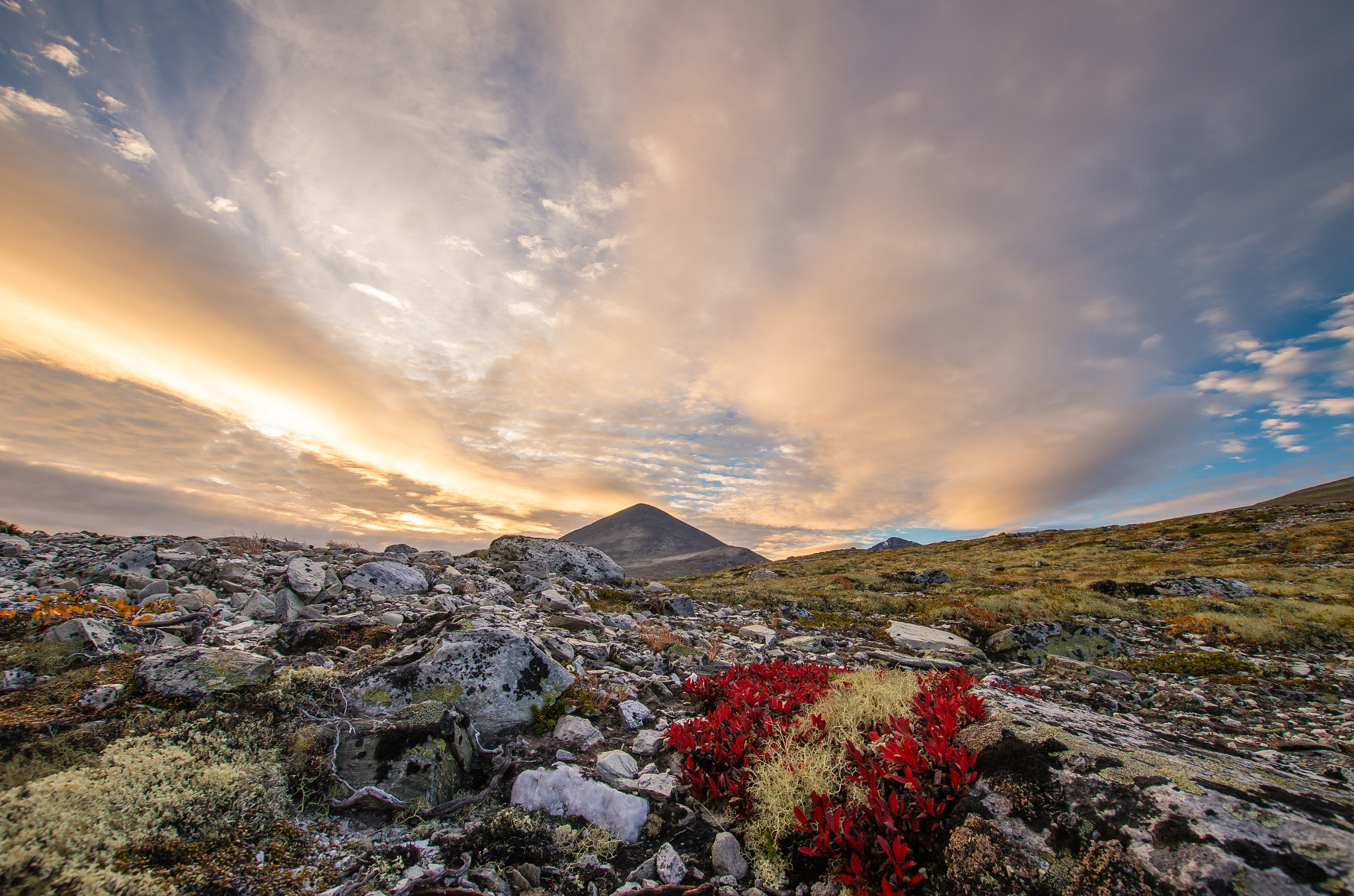 Sigma 10-20mm F3.5 EX DC HSM sample photo. Sunrise in rondane photography