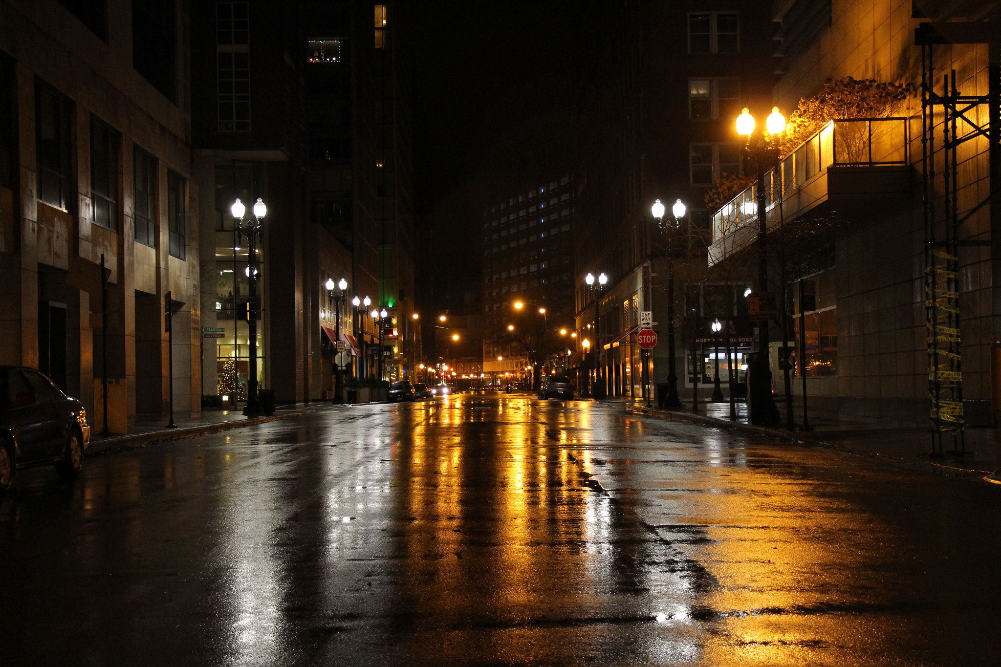 Canon EF 50mm f/1.8 sample photo. Street glow photography