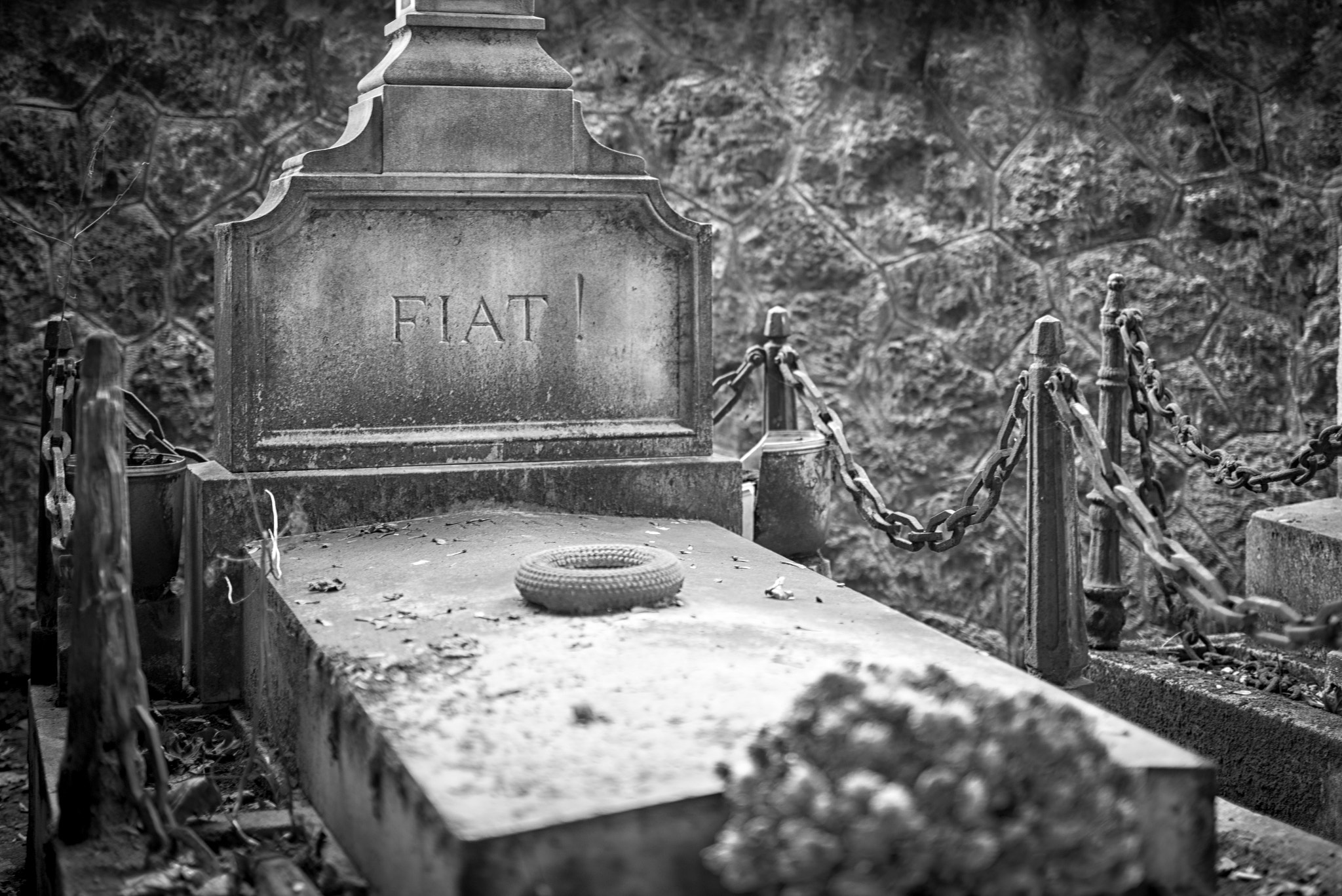 Nikon D600 + Sigma 50mm F1.4 DG HSM Art sample photo. Friedhof-montmartre photography