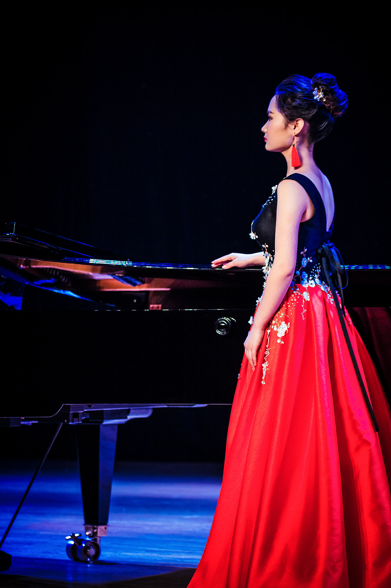 Canon EF 70-200mm F2.8L IS II USM sample photo. Stage portrait photography