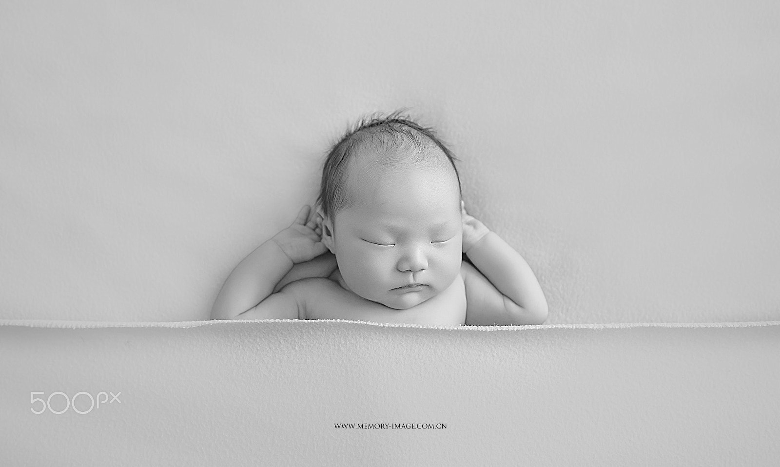 Nikon AF-S Nikkor 200-400mm F4G ED-IF VR sample photo. Newborn photography