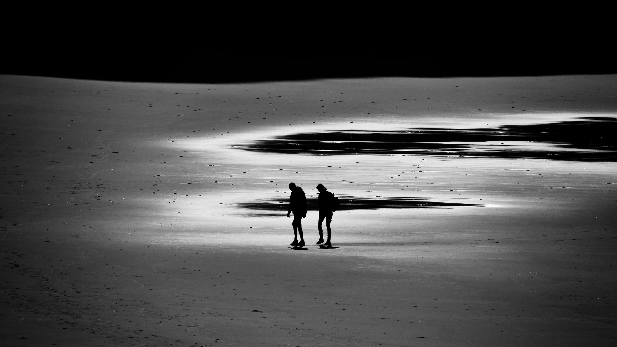 Panasonic Lumix DMC-GX8 + LEICA DG 100-400/F4.0-6.3 sample photo. Early evening beach walk photography