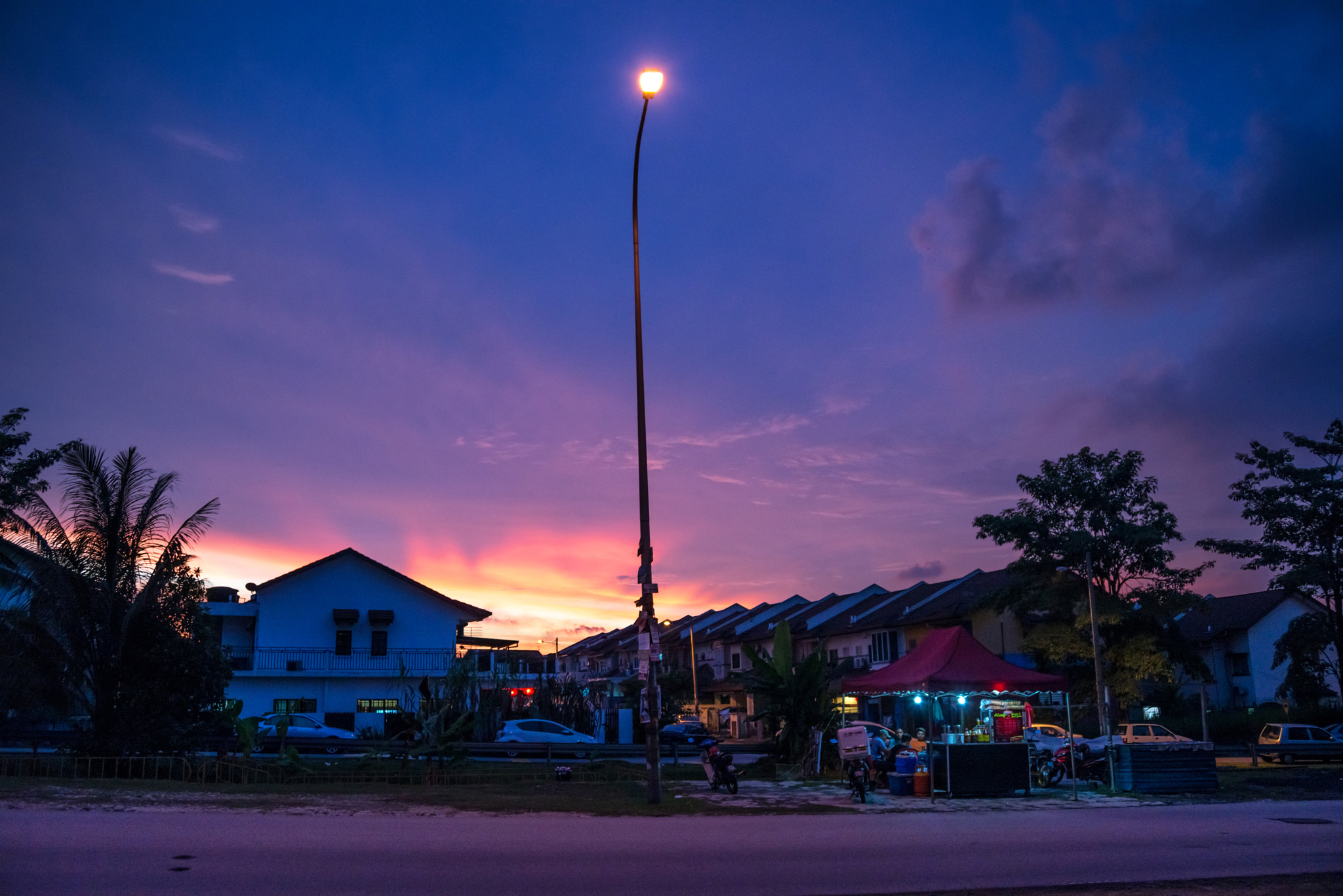 AF Zoom-Nikkor 28-80mm f/3.3-5.6G sample photo. After the sunset photography