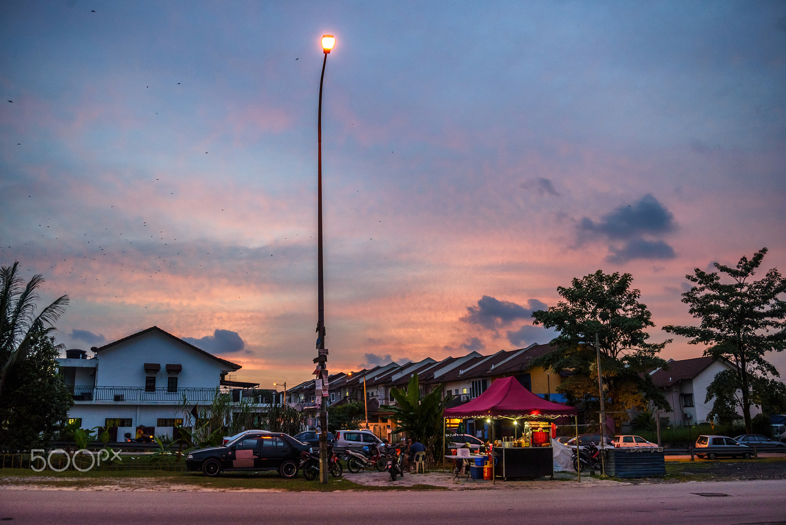 AF Zoom-Nikkor 28-80mm f/3.3-5.6G sample photo. Cloudy sunset by the street photography