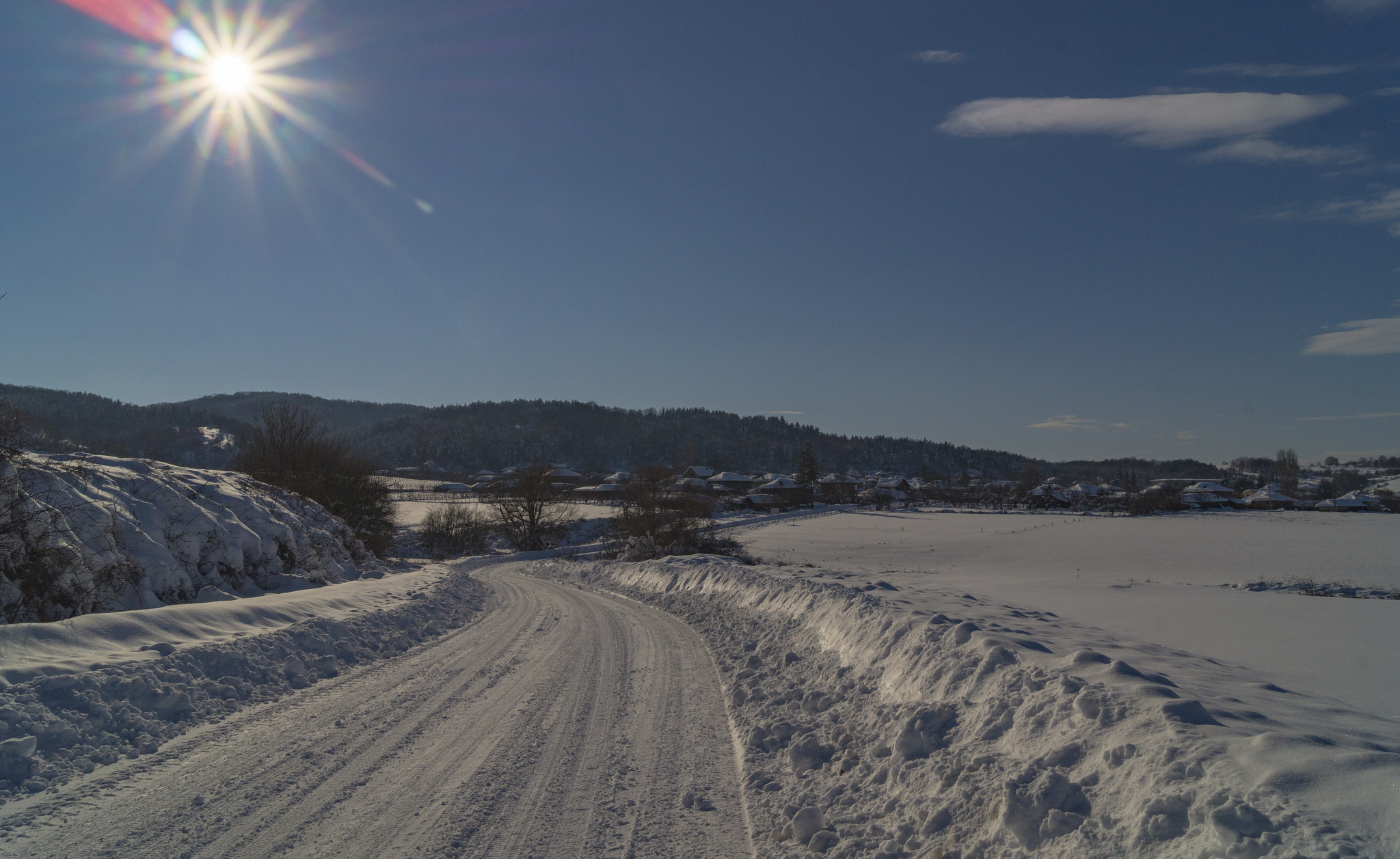 Sony SLT-A58 + Sony DT 18-55mm F3.5-5.6 SAM sample photo. Snow road  photography