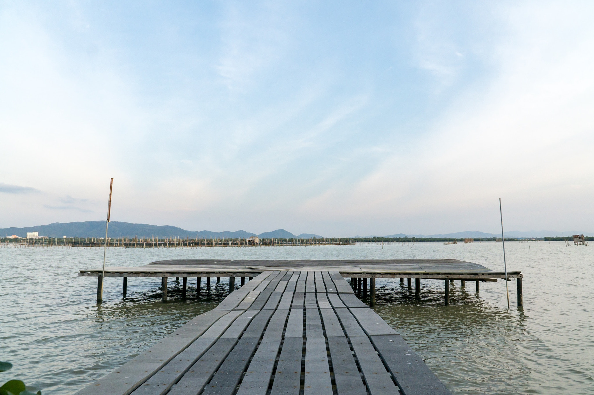 Sony Alpha NEX-6 + Sony E PZ 18-105mm F4 G OSS sample photo. Small pier in songkhla lake south thailand. photography