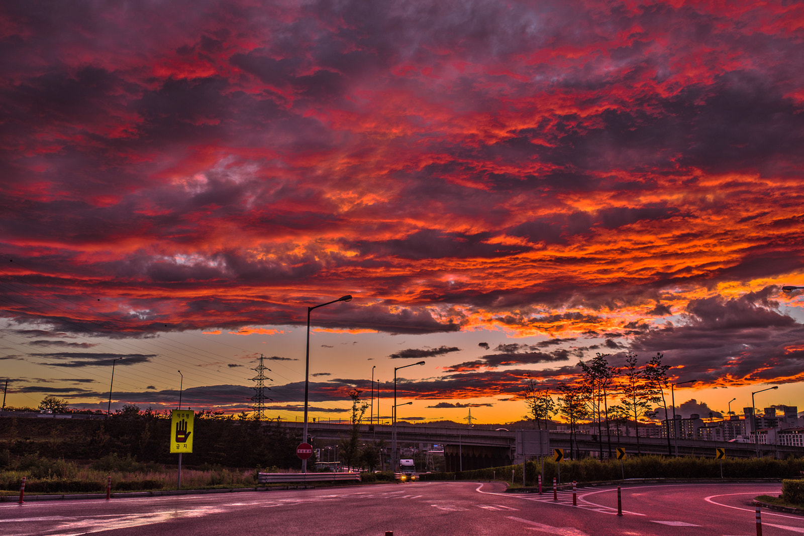 Sony a7R + Sigma 35mm F1.4 DG HSM Art sample photo. Expressway photography