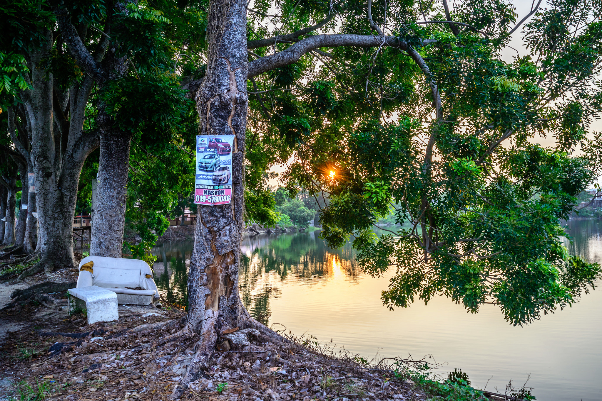 AF Zoom-Nikkor 28-80mm f/3.3-5.6G sample photo. Abandoned chair @ tasik temiang photography