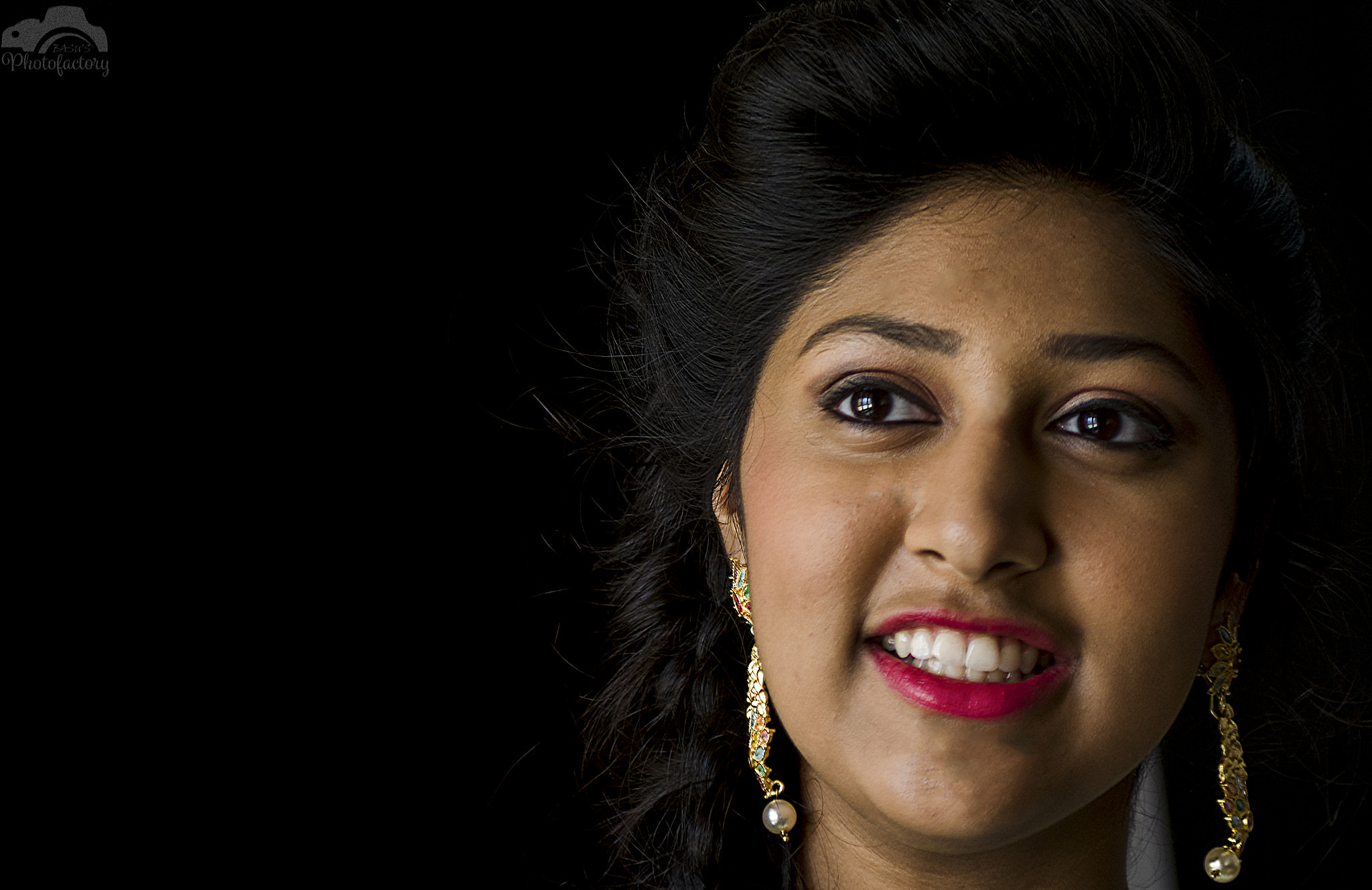 Nikon D7000 + Sigma 24-70mm F2.8 EX DG Macro sample photo. #collegegirl photography