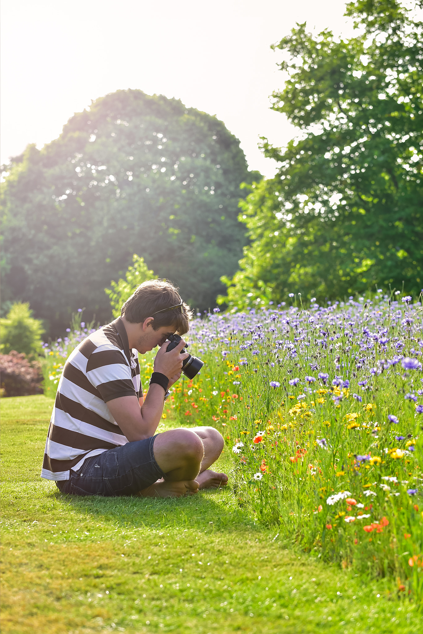 Nikon D4S sample photo. Young handsome caucasian photographer in botanic gardens photography
