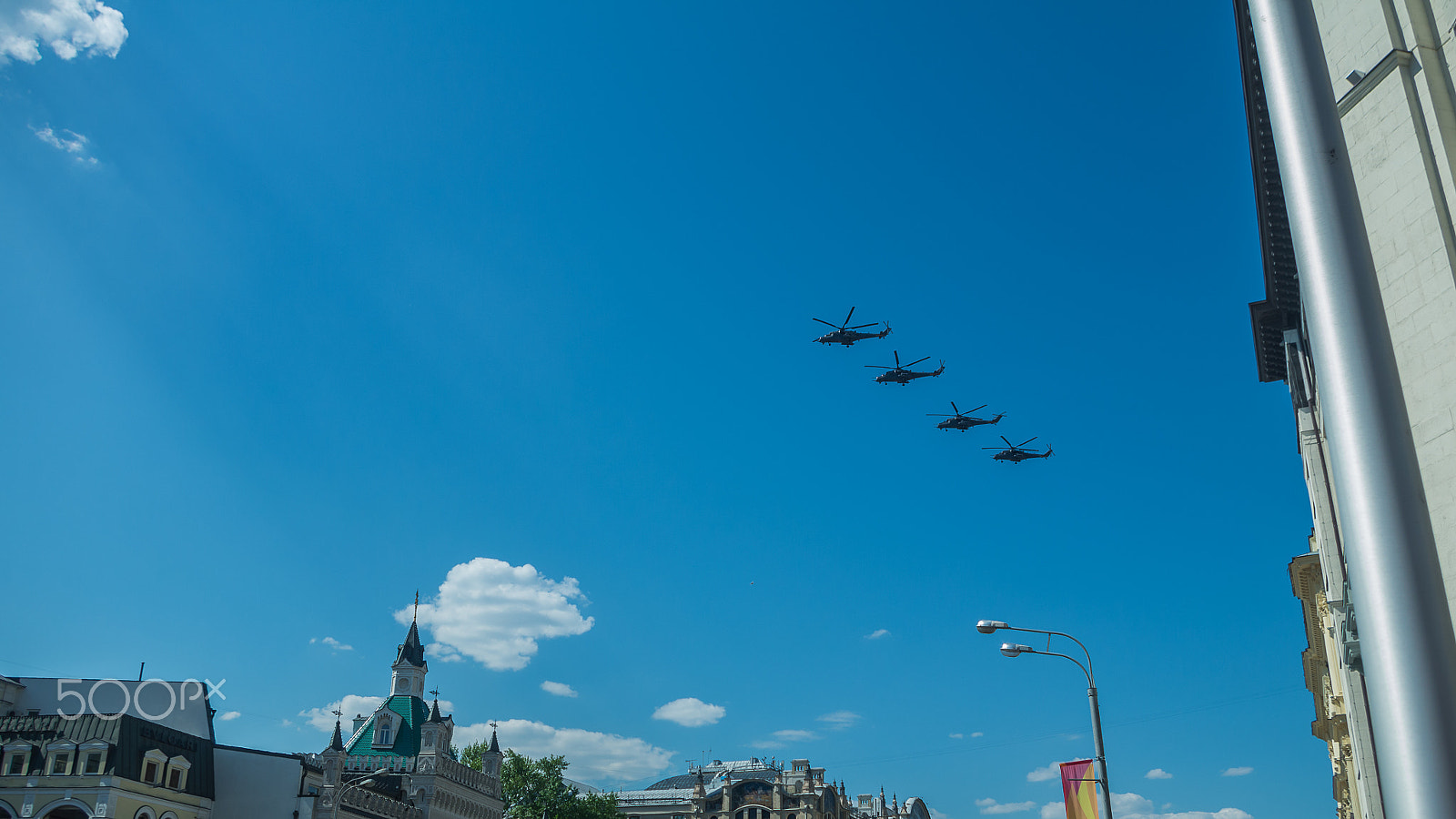 smc PENTAX-DA L 18-55mm F3.5-5.6 sample photo. Four combat helicopters flying over the city photography
