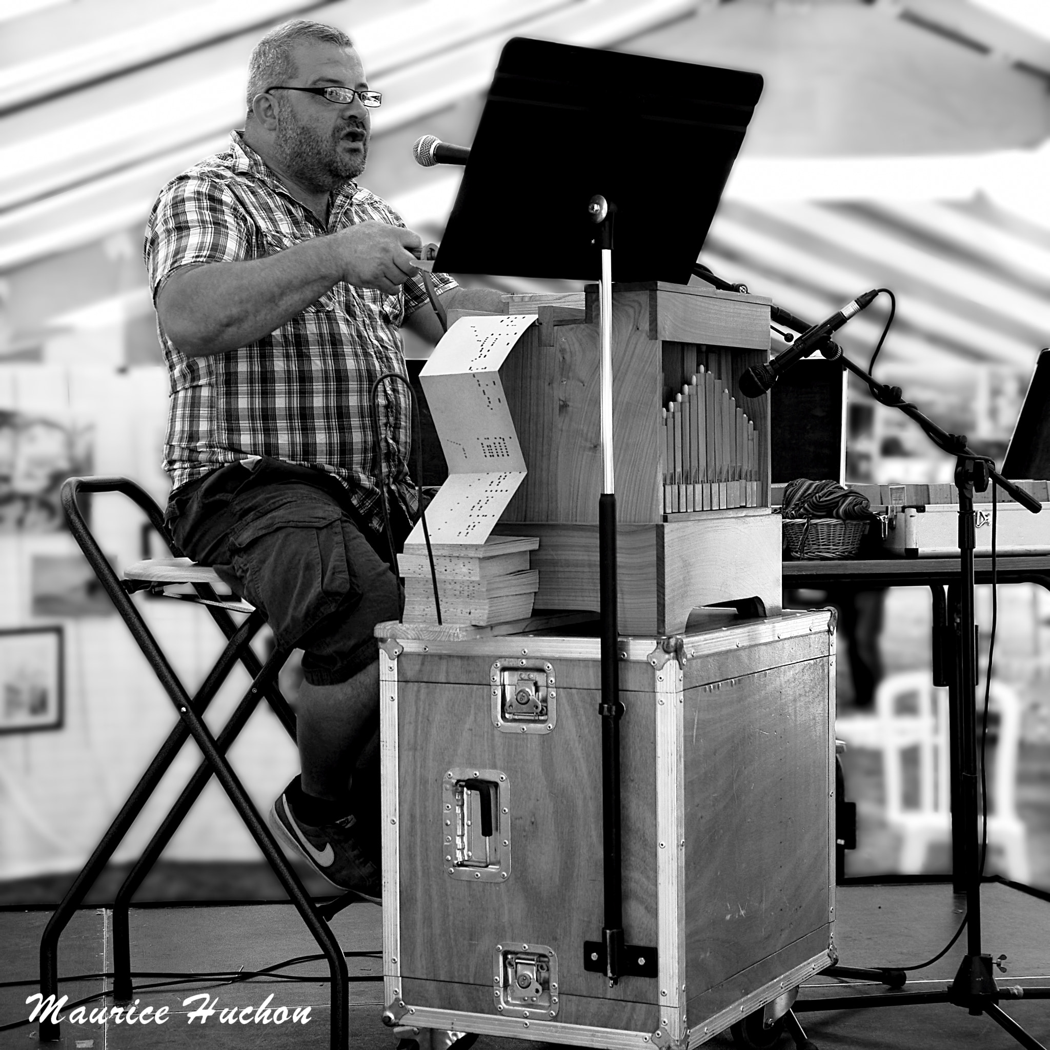 Pentax K20D sample photo. Cyril et son orgue de barbarie... photography