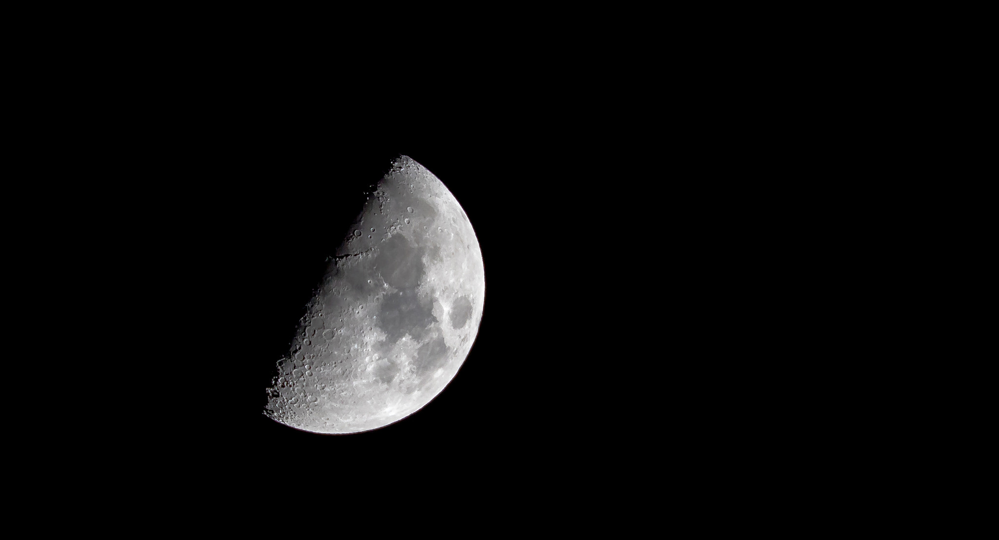 Canon EOS 80D + Canon EF 70-300mm F4-5.6L IS USM sample photo. La lune photography