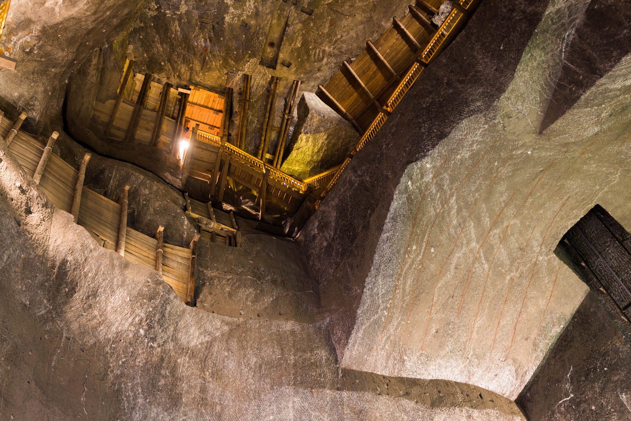 Canon EF-S 18-55mm F3.5-5.6 IS sample photo. Wieliczka salt mine #4 photography