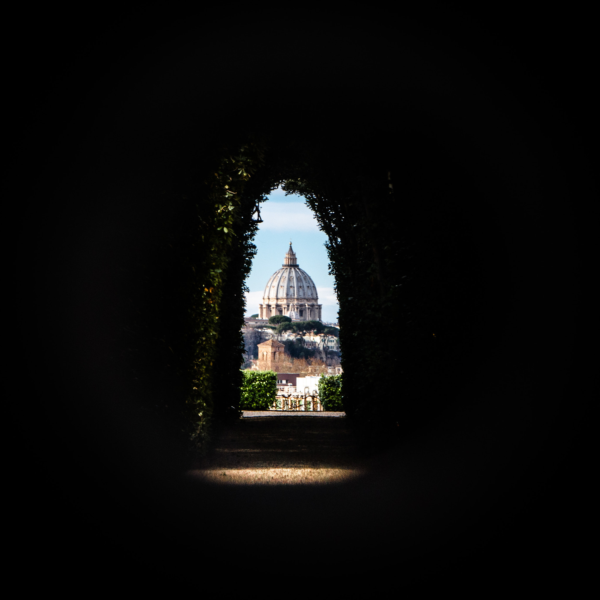 Nikon D5100 + Sigma 17-70mm F2.8-4 DC Macro OS HSM sample photo. The dome (keyhole) photography