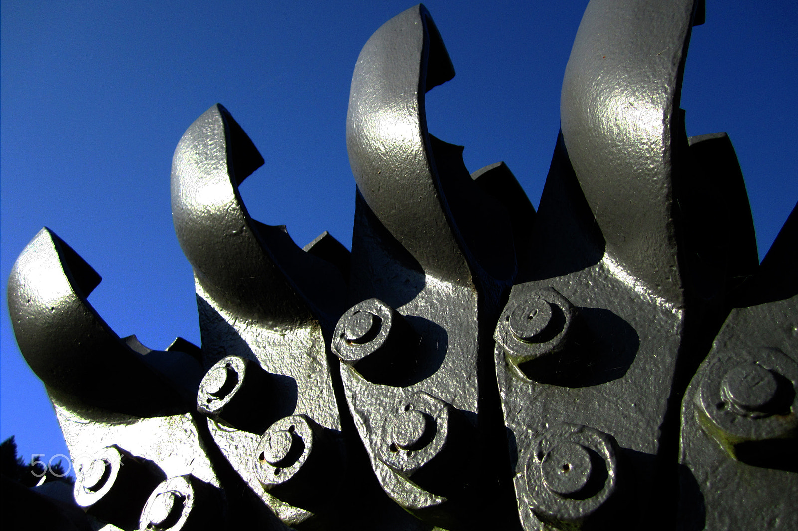 Canon PowerShot SD1400 IS (IXUS 130 / IXY 400F) sample photo. Steel teeth photography