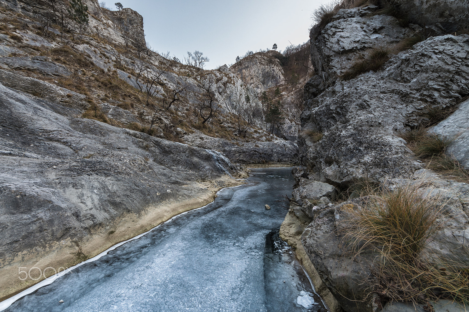 Canon EOS 700D (EOS Rebel T5i / EOS Kiss X7i) + Sigma 8-16mm F4.5-5.6 DC HSM sample photo. The creek ice photography