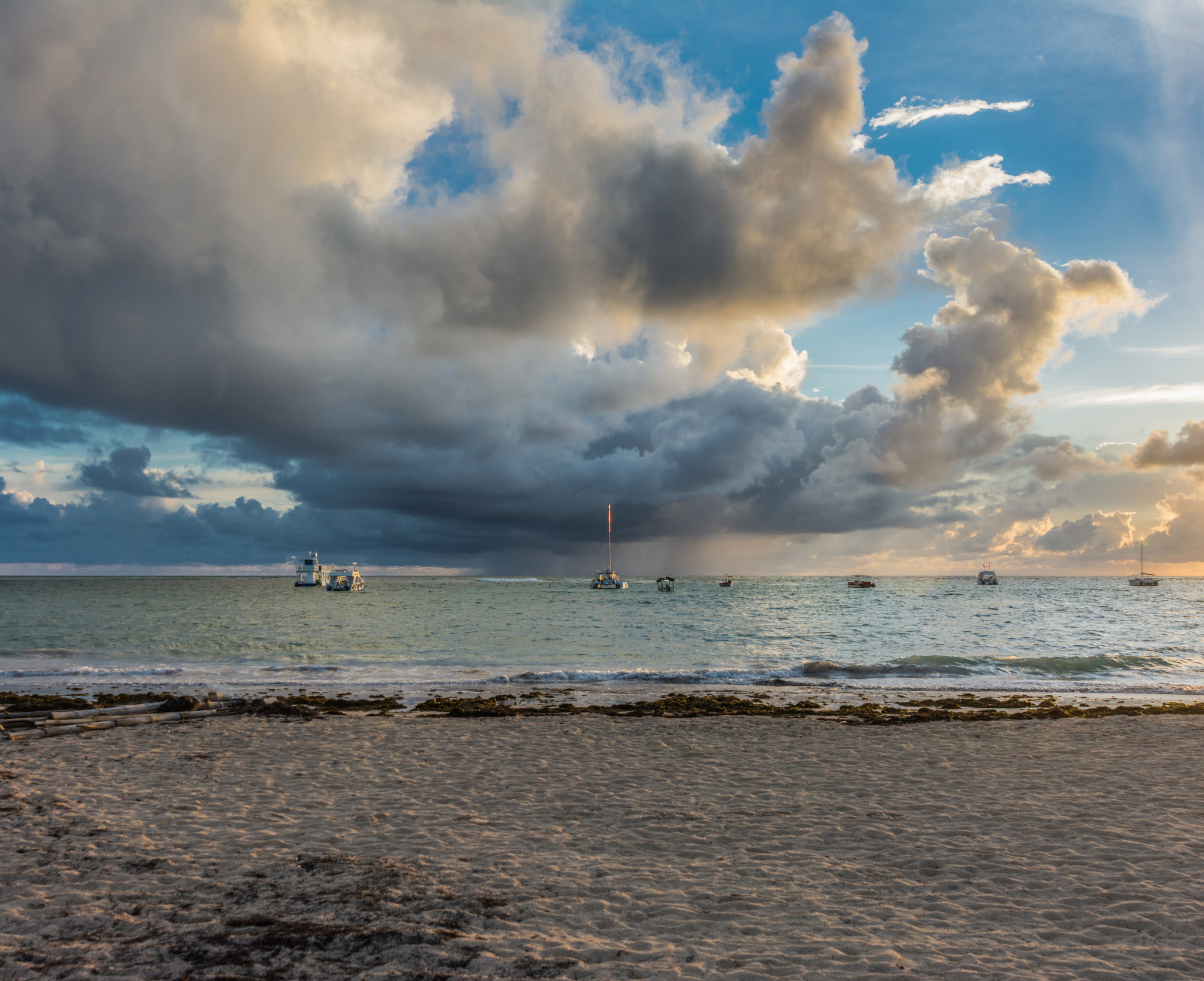 Nikon AF Nikkor 24-85mm F2.8-4D IF sample photo. Cloud photography
