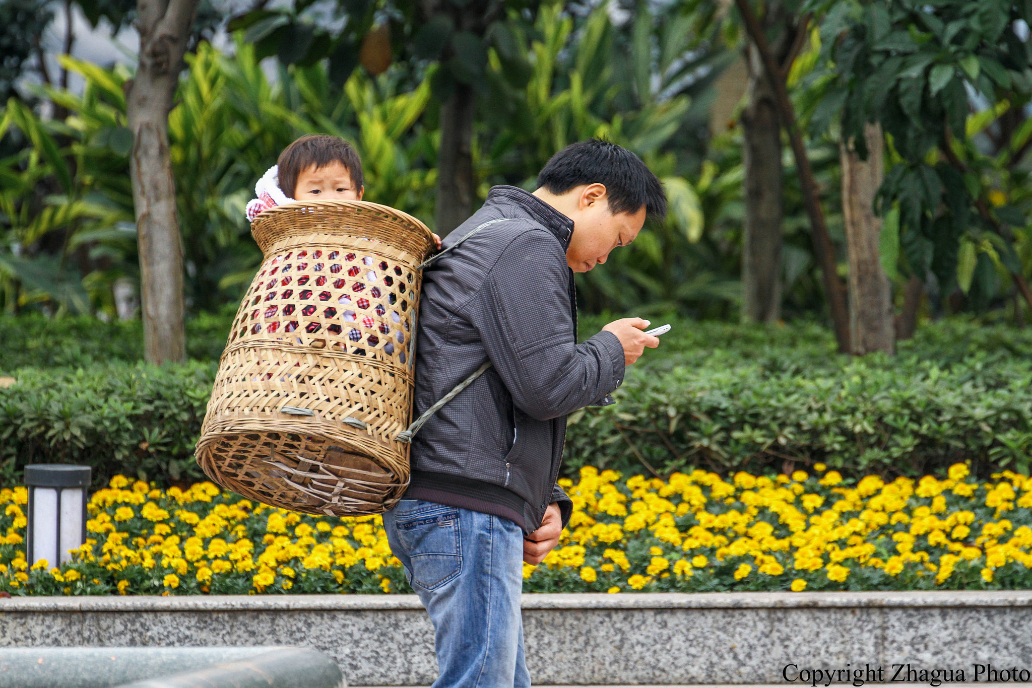 Canon EF 70-300mm F4-5.6L IS USM sample photo. Father and daughter in chongqing photography