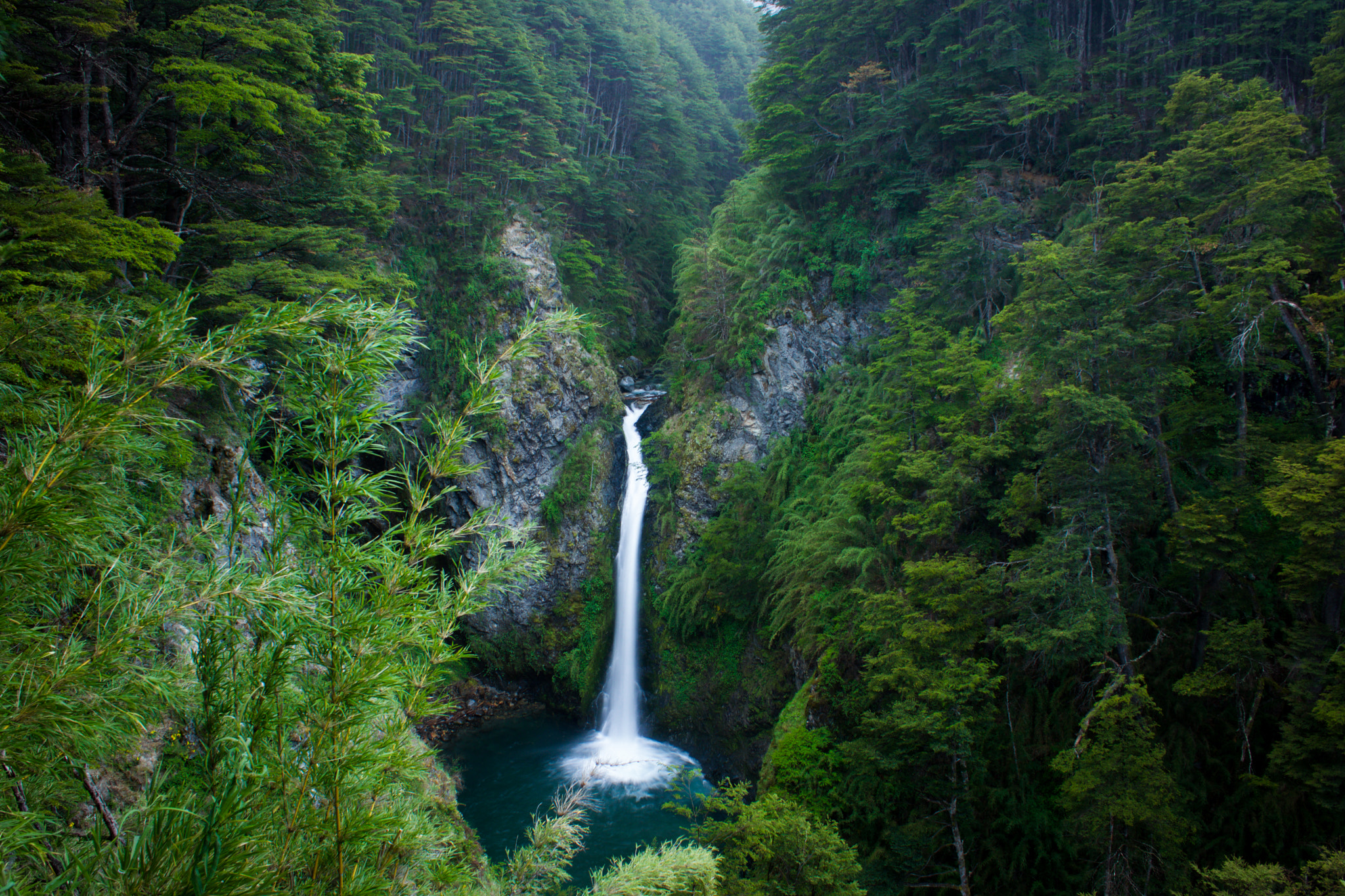 Canon EF-S 18-55mm F3.5-5.6 II sample photo. Rio bonito waterfall photography